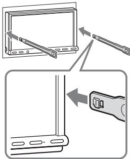 SONY XNV-L77BT TOMTOM - Insérez simultanément deux clés de déblocage jusqu'à ce qu'elles émettent un déclic. - 1