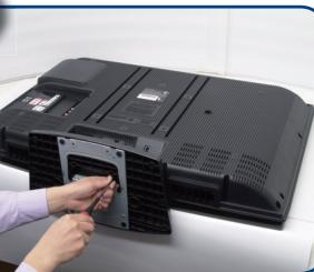 SYLVANIA LD370SSX - Attaching the Stand - 6