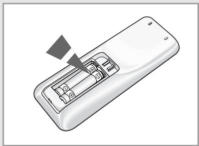 SAMSUNG SH-09AI8RX/SER - Insérer les piles dans la télécommande - 2