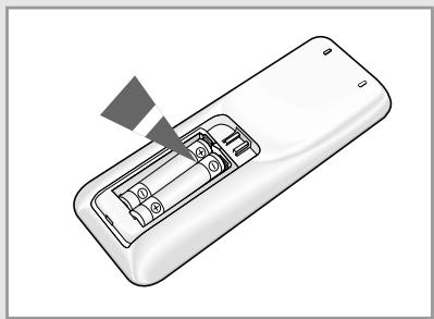 SAMSUNG SH-09ZP2D/XFO - Insérer les piles dans la télécommande - 2