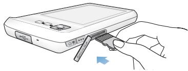 SAMSUNG YP-CP3AB - Insertion de la CARTE microSD - 1