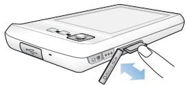 SAMSUNG YP-CP3AB - Retrait de la CARTE microSD - 1