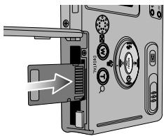 SAMSUNG DIGIMAXU-CA 401 - Insertion de la carte mémoire - 2