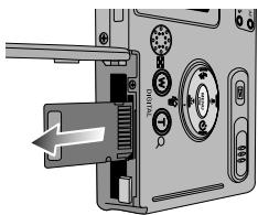 SAMSUNG DIGIMAXU-CA 401 - Retrait de la carte mémoire - 1