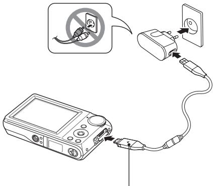 SAMSUNG PL100 SILVER FRONT - Charging the battery - 1