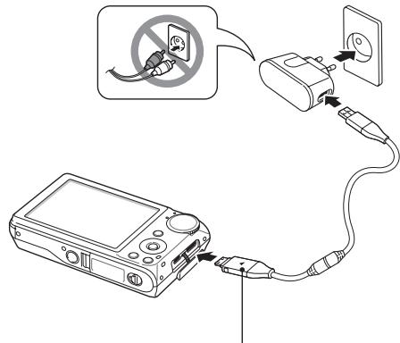 SAMSUNG PL150 - Charging the battery - 1