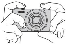 NIKON COOLPIX S7000 - Tenez l'appareil photo fermement. - 1