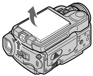 SONY DCR-IP55E - Установка батарейного блока - 1