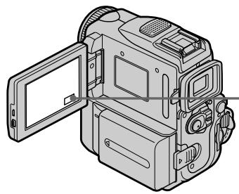 SONY DCR-PC101E - Пункт 2: Настройка КВМ для работы с помощью кабеля i.LINK - 1