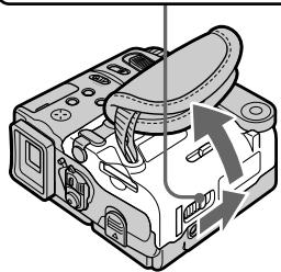 SONY DCR-PC101E - Inserting a cassette (p. 31) - 2