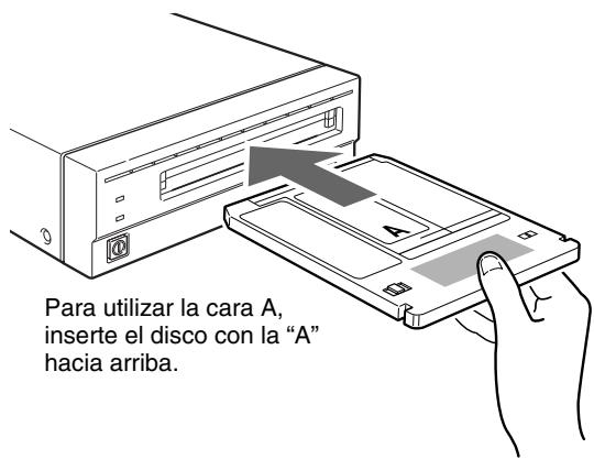 SONY RMO-S561 - Inserción de un cartucho de disco - 2