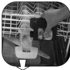 BRANDT VF200JU1 - Adding the detergent - 2