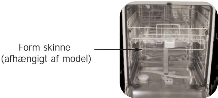 BRANDT VM400WE1 - Tingene må ikke anbringes, sö de kan generne vaskear-mens rotation (f.eks. handtag på gryder eller bestik). - 1