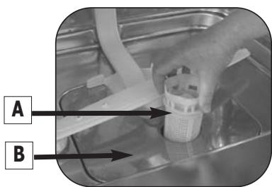 BRANDT VM400WE1 - Rengøring af affaldsfiltre - 1