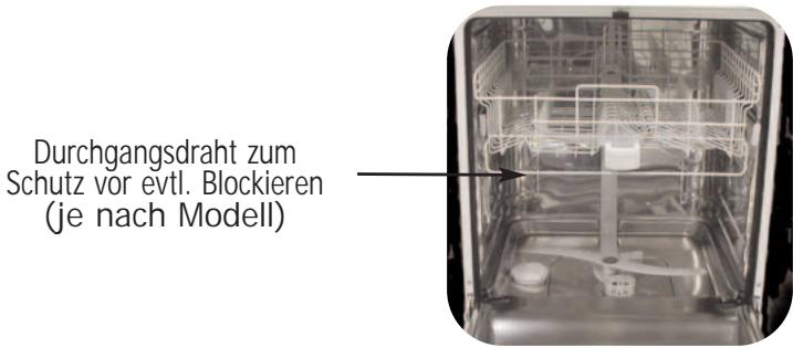 BRANDT VM400WE1 - Kein Gegenstand (Pfannenstiel, Besteck) darfas Drehen der Wascharme behindn. - 1