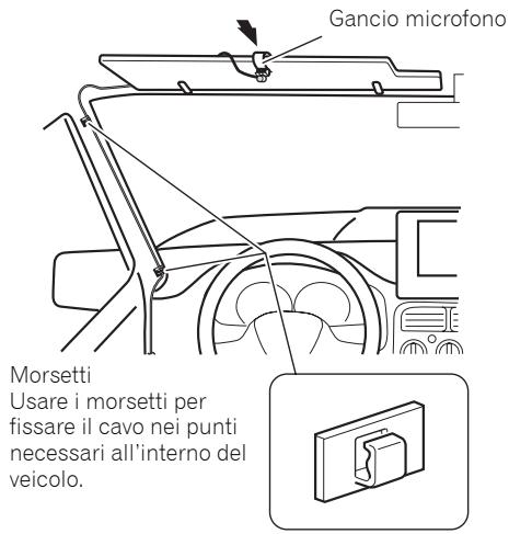 PIONEER FH-P80BT - Installare il gancio microfono sull'aletta parasole. - 1