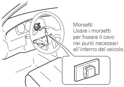 PIONEER FH-P80BT - Installare il gancio microfono sulla colonna dello sterzo. - 2