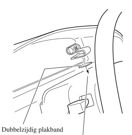 PIONEER AVIC-800DVD - Bevestig de microfoonclip op de stuurkolom. - 1