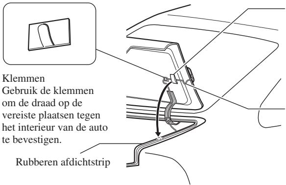 PIONEER AVIC-800DVD - De antennedraad via het kofferdeksel naar binnen leiden - 1