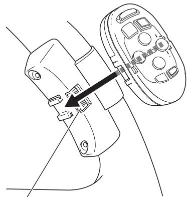 PIONEER AVIC-800DVD - Die Fernbedienung in den Halter einsetzen. - 1