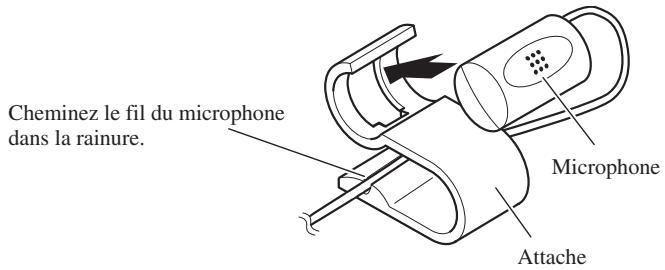 Cheminez le fil du microphone dans la rainure. Microphone Attache