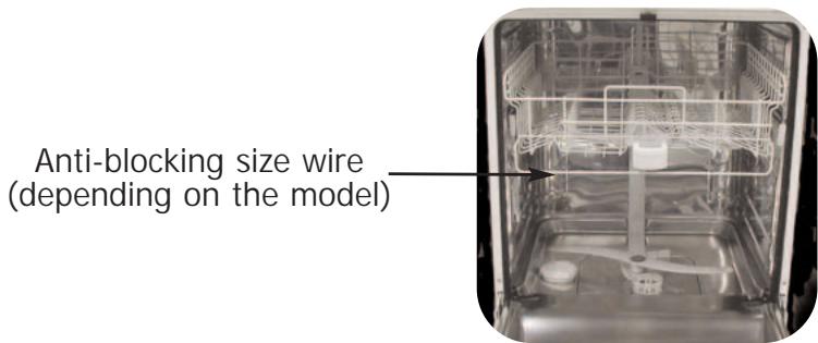 SAUTER DWS 10 FW - No items should interfere with the rotation of the washing arms (pot handles, cutlery, etc.) - 1