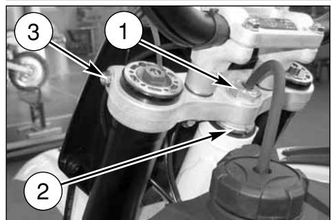 HUSQVARNA TE 310 - REGOLAZIONE ANGOLO DI STERZATA - 2