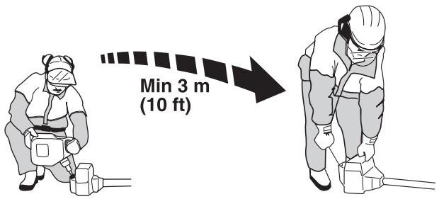 HUSQVARNA 323P4 - Remplissage de carburant - 3