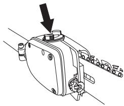 HUSQVARNA 323P4 - Remplissage d'huile - 2