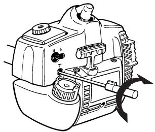 HUSQVARNA 323P4 - Réglage final du régime de ralenti T - 1