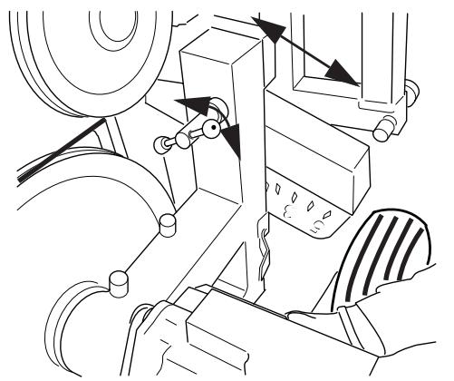 HUSQVARNA CS 2512 - Threading the wire - 2
