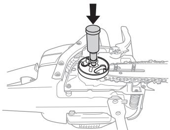 HUSQVARNA 560 XPG - Neuswiel van het zaagblad smeren - 5