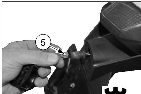 HUSQVARNA HVA TE TC SMR 510 2010 - REPLACING THE NUMBER PLATE LAMP (TE- SMR) - 6