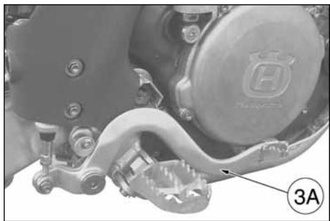 HUSQVARNA HVA TE TC SMR 510 2010 - To replace the fluid, proceed as follows: - 8