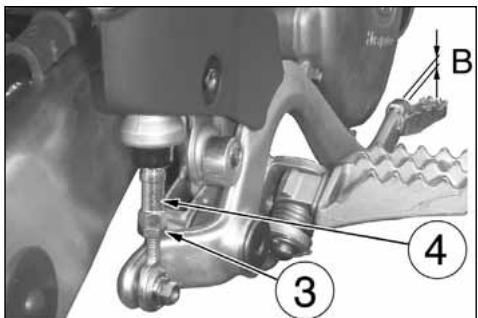 HUSQVARNA HVA TE TC SMR 510 2010 - REGLAGE DU LEVIER DU FREIN AVANT ET CONTRÔLE DU NIVEAU FLUIDE FREIN AVANT - 2