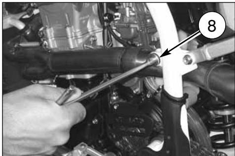HUSQVARNA HVA TE TC SMR 510 2010 - Note\*: If silencer or exhaust are difficult to remove, help to slide them apart by tapping gently with a rubber or plastic hammer. - 3