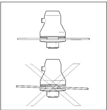 HUSQVARNA J-HANDLE - Montering av klinge og trimmerhode - 1