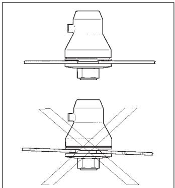 HUSQVARNA J-HANDLE - Montagem da lâmina e cabeçote de recorte - 1