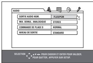 AUDIO SORTIE AUDIO NUM. FLUX/PCM MIX. DEMUL. ANALOGIQUE STEREO COMMANDE DE PLACE D NORMAL NIVEAU DE SORTIE STANDARD SELECTION POUR CHOSIR ET ENTER POUR VALIDER. POUR QUITTER, APPUYER SUR SETUP.
