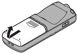OLYMPUS VN-750 - Introduzir pilhas - 1