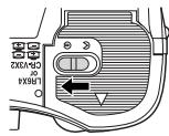OLYMPUS C-720 ULTRA ZOOM - Loading the batteries - 5
