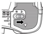 OLYMPUS C-720 ULTRA ZOOM - Loading the batteries - 1