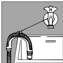 INDESIT W107 - Raccordement du tuyau de vidange - 3