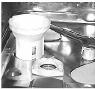 SCHOLTES LVX 9-44 - Caricamento del sale nel decalcificatore - 1