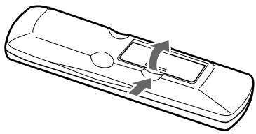 ONKYO DV-SP404EM - Ouvrez le couvercle du compartment à piles. - 1