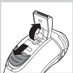 PHILIPS SERIE 5000 - Pulizia del rifinitore con la spazzolina per la pulizia - 1