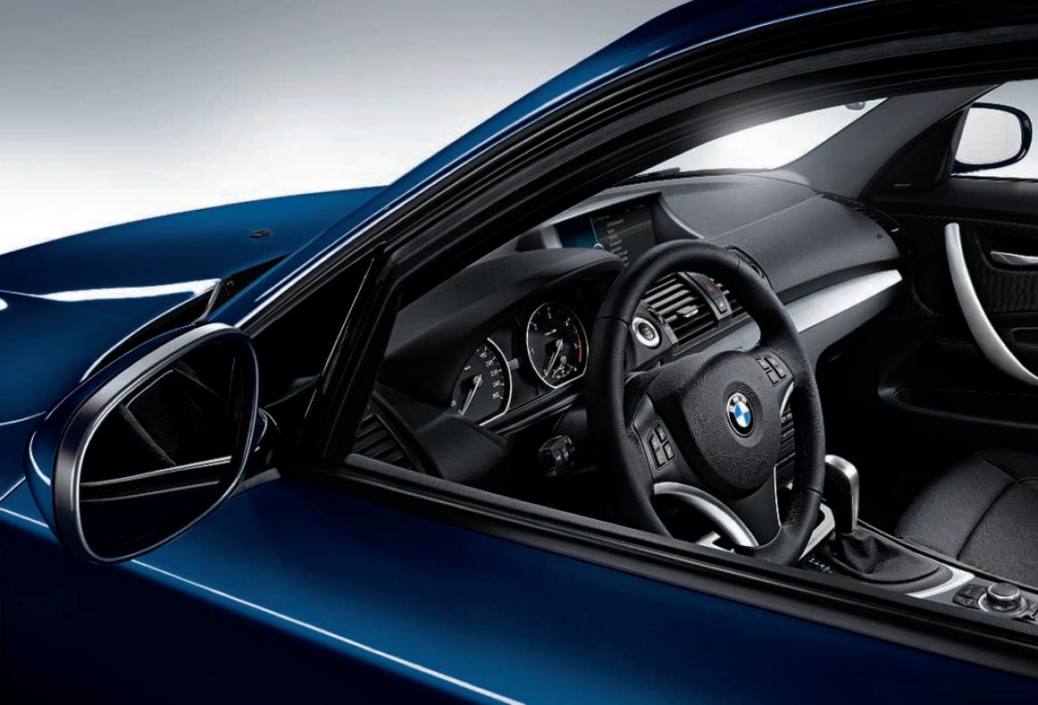 BMW SÉRIE 1 3 & 5 PORTES - Équipement du modèle présenté : - 1