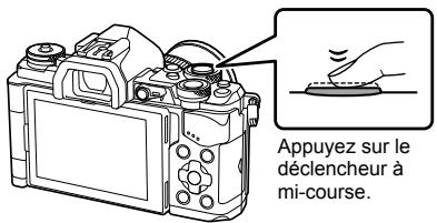 OLYMPUS E-M5 MARK II - Effectuez la mise au point. - 1