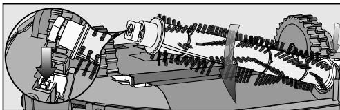 MIELE SCOUT RX1 - Cleaning the roller brush - 5