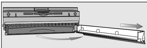 MIELE SCOUT RX1 - Changer la lèvre d'étanchéité du bac à poussières - 2